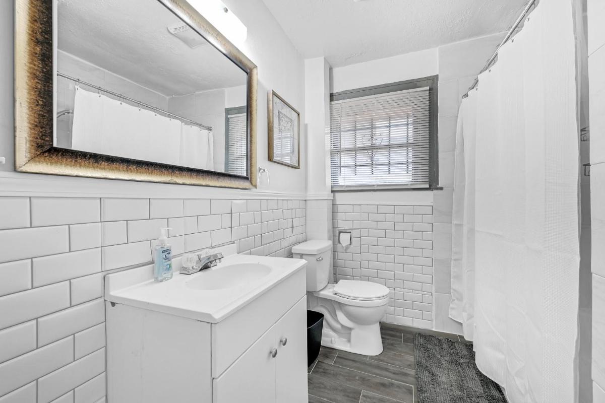 Cozy Stylish Cottage near Houston Med Center - Housity