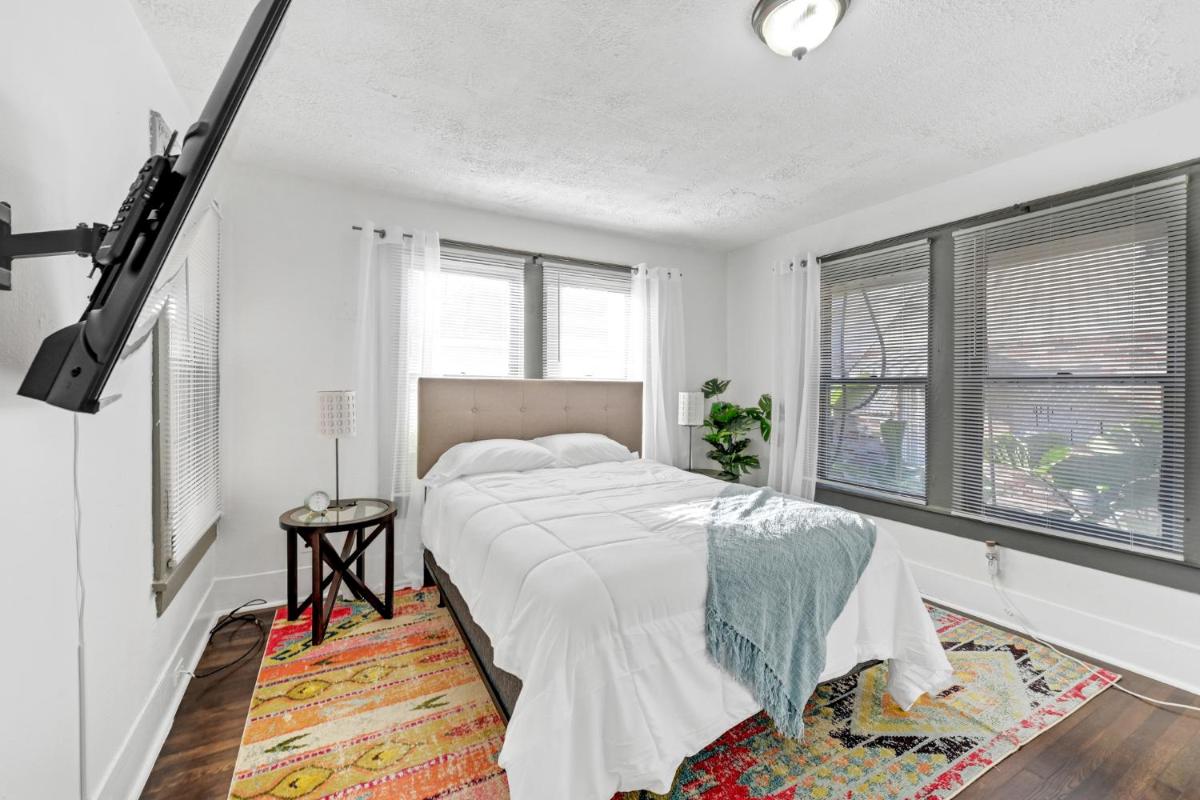 Cozy Stylish Cottage near Houston Med Center - Housity