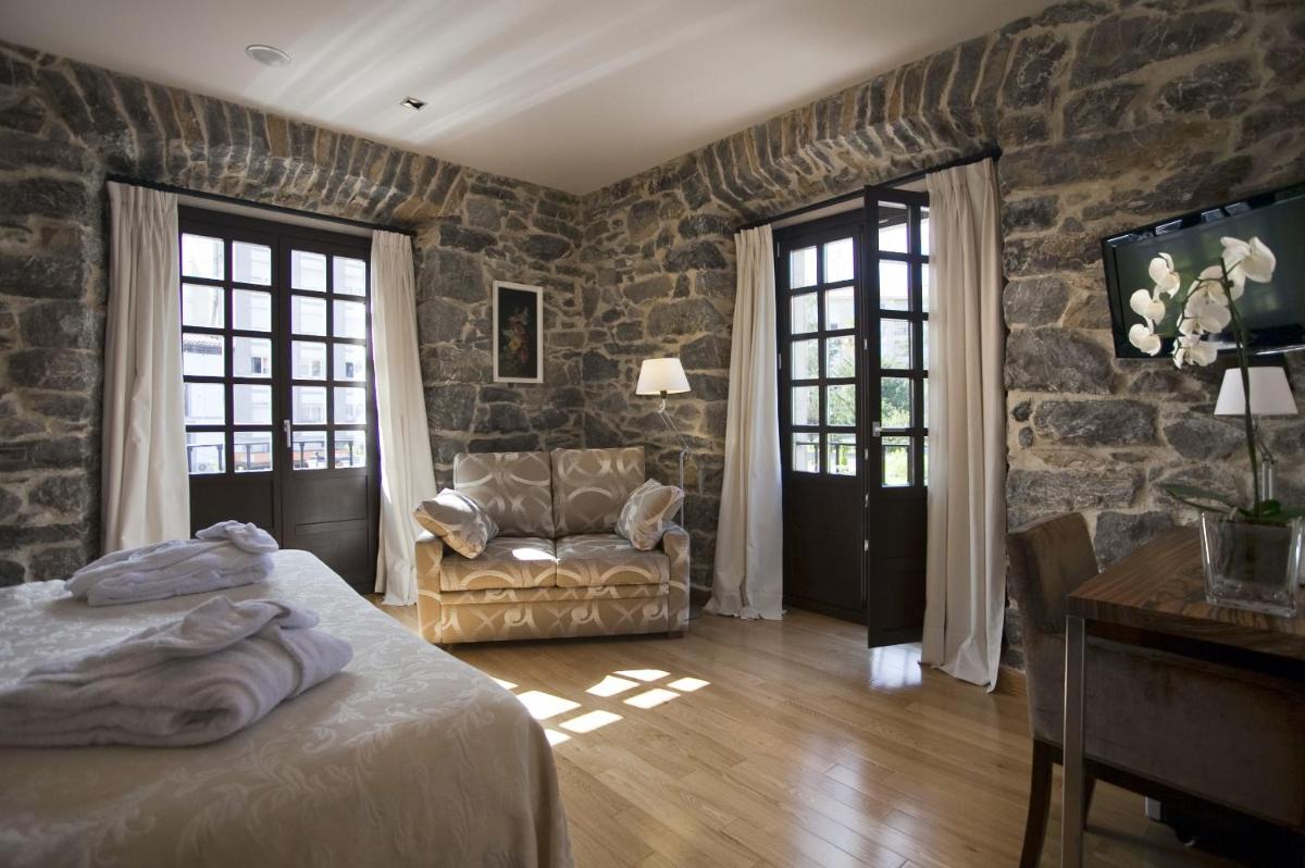 Antiguo Casino Hotel - Housity