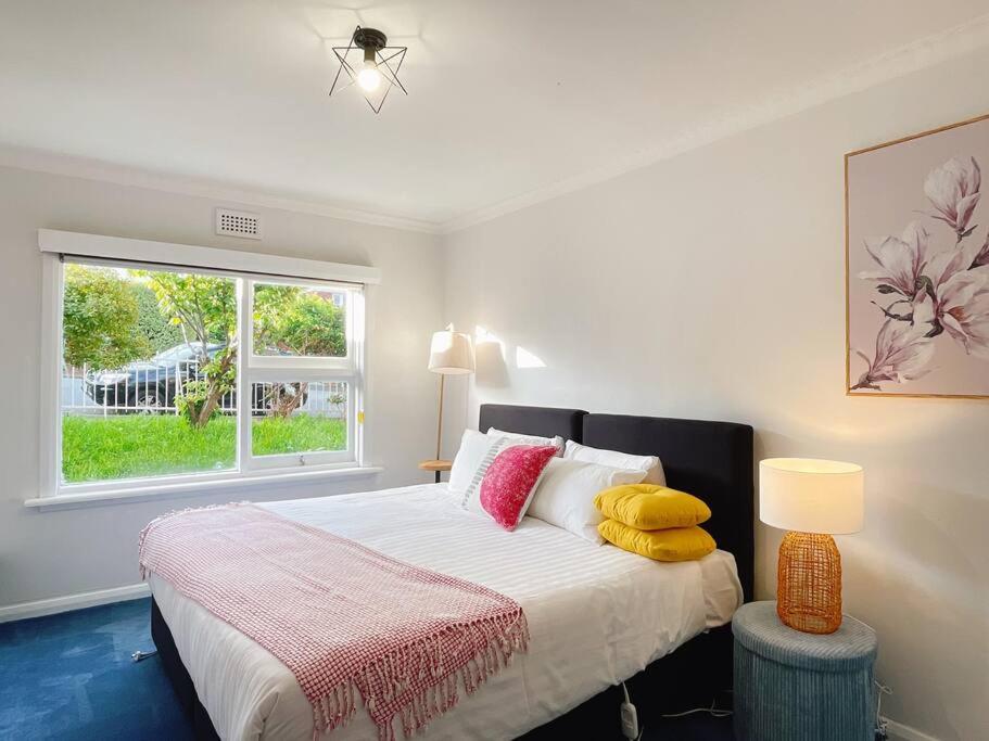 Suitetrails - Stunning West Hobart Home- Close to city and shops