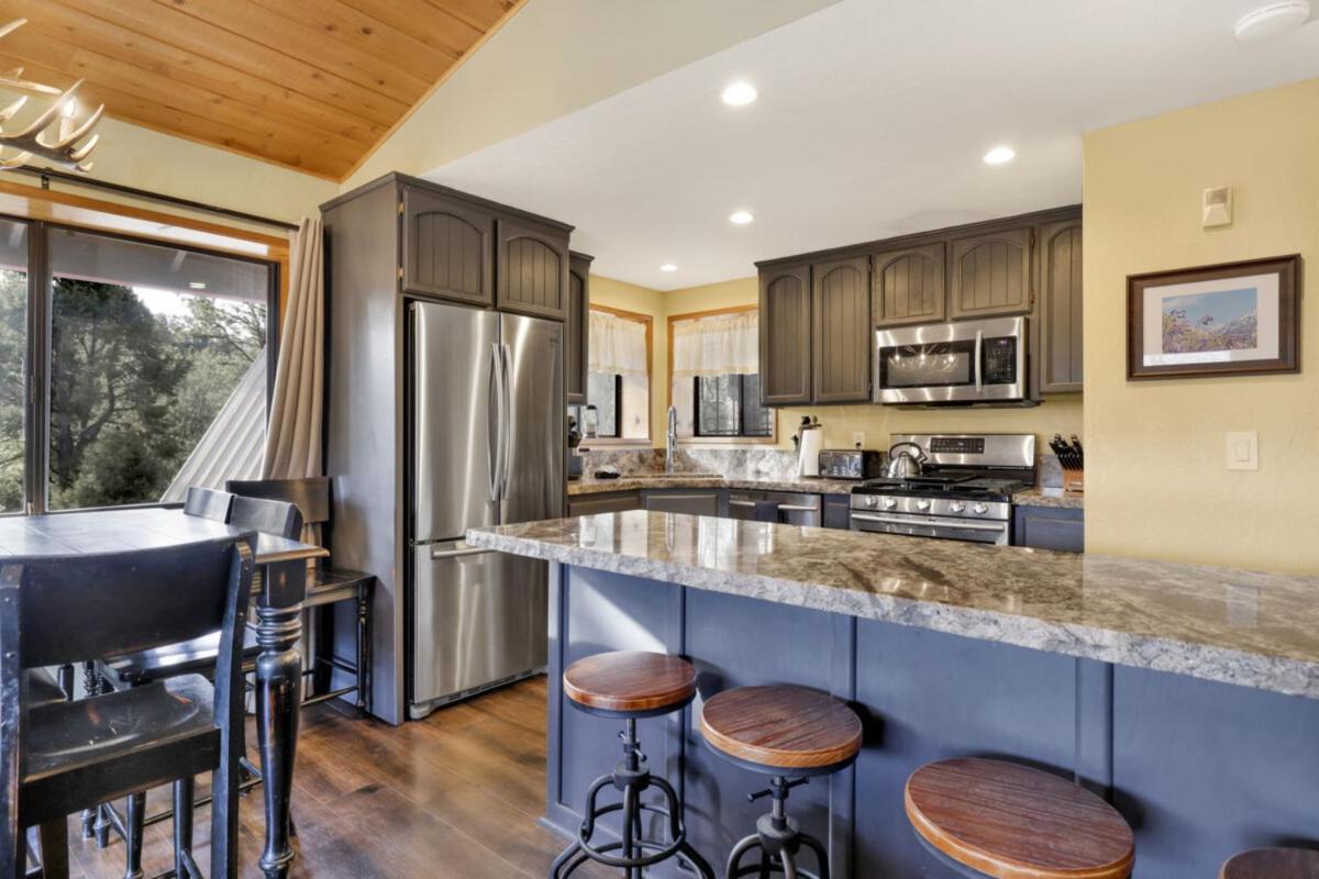 Lazy Llama Lodge #2150 by Big Bear Vacations - Housity