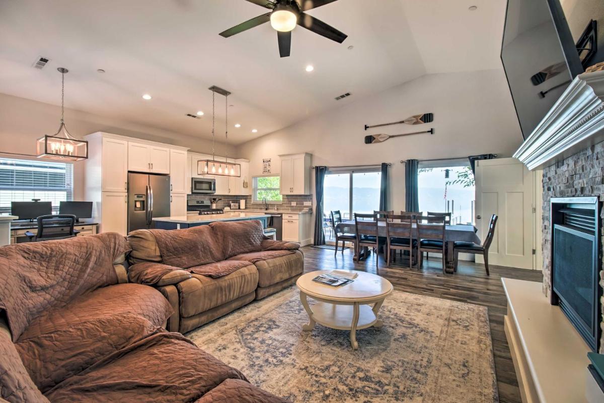 Spacious Lakeport House on Clear Lake with Dock - Housity