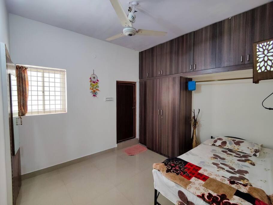 Comfy 2-bedroom House in Sanjaynagar, Bengaluru - Housity