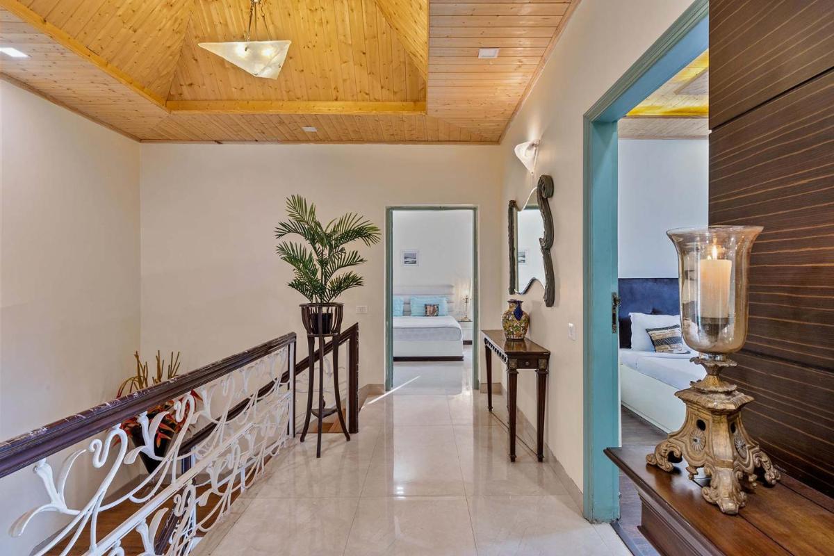 StayVista at Panorama Estate with cosy seating - Housity
