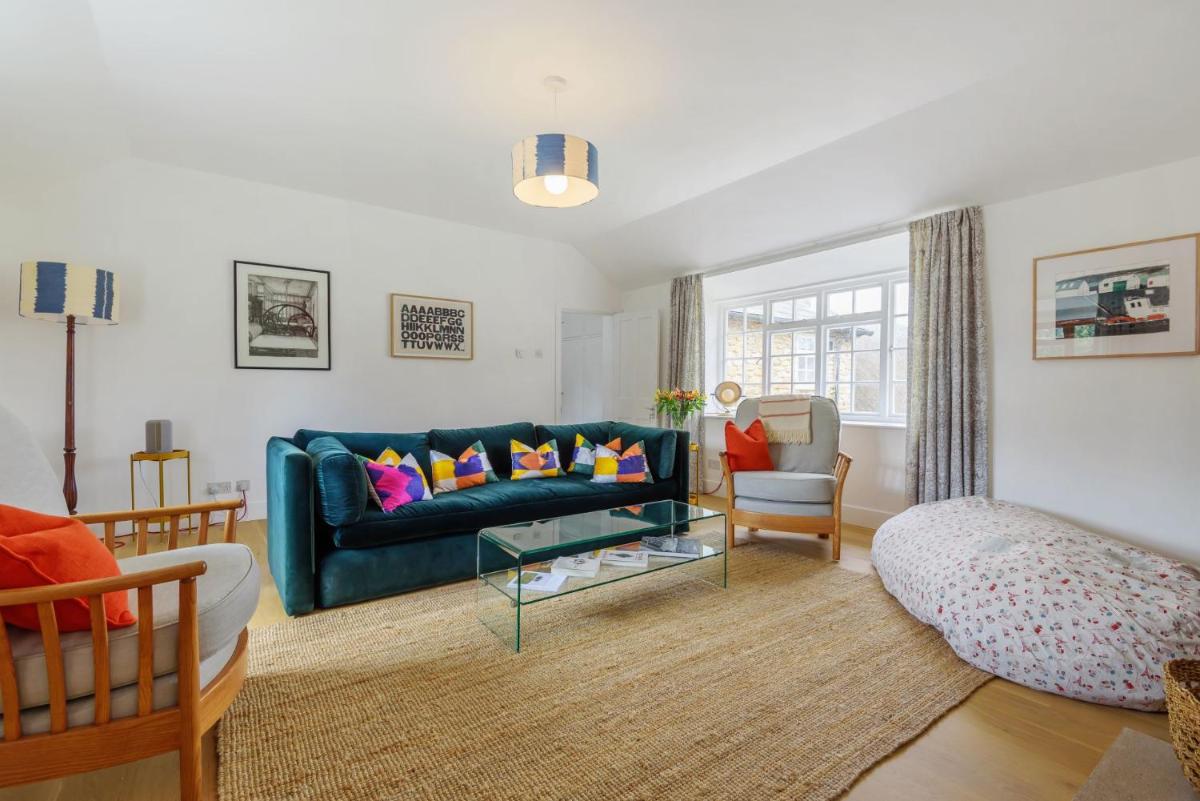 Stable House - Housity