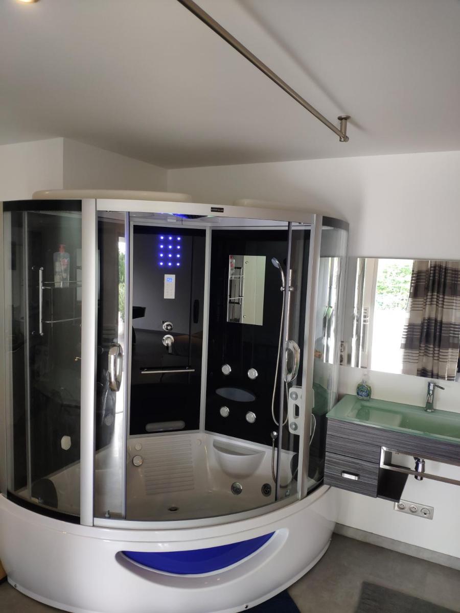 Loft Zen SPA Balneo Parking Sauna Hammam Billard - Housity