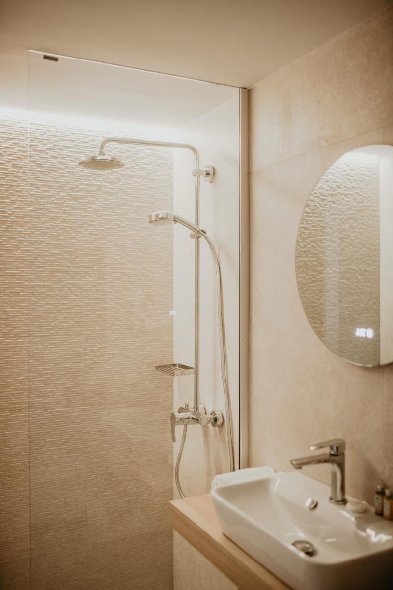 Un baño de Portomar Apartments - 4-Star Superior Hotel
