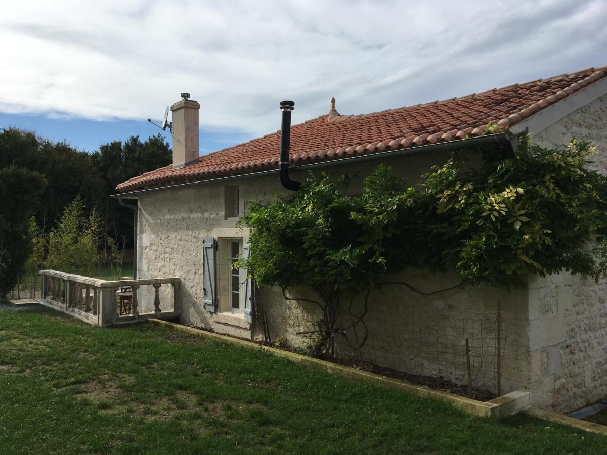 Swallows, Beautiful gite in the grounds of Chateau Beauvoir - Housity
