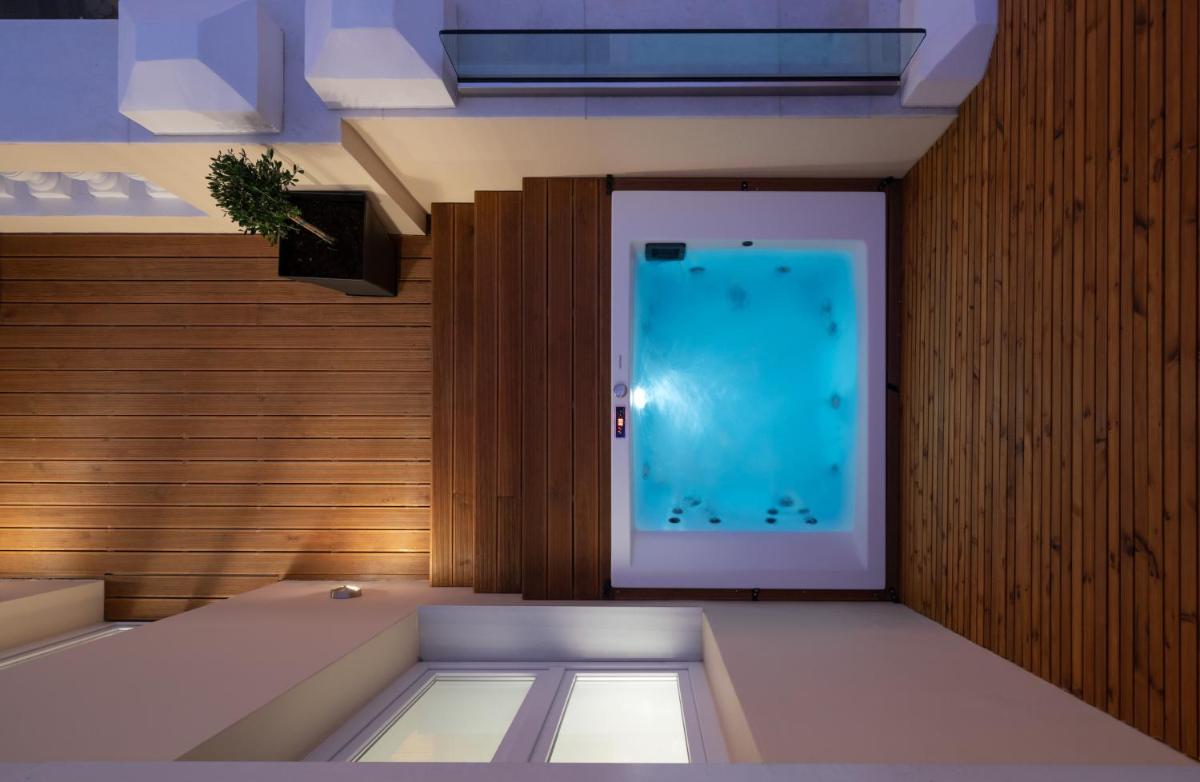 Suitetrails - Praxitelous Luxury Suites