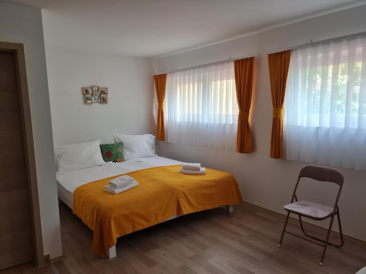 Restoran i sobe Savić - Housity