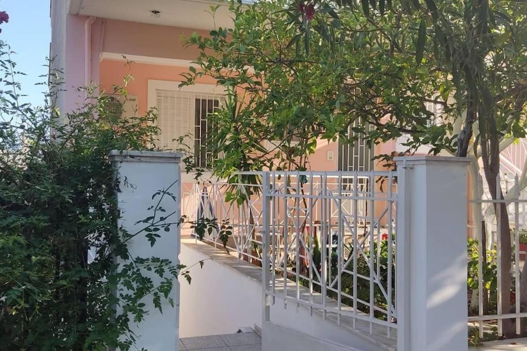 Diamerisma me aule sten paralia maurobouniou gutheio - Housity