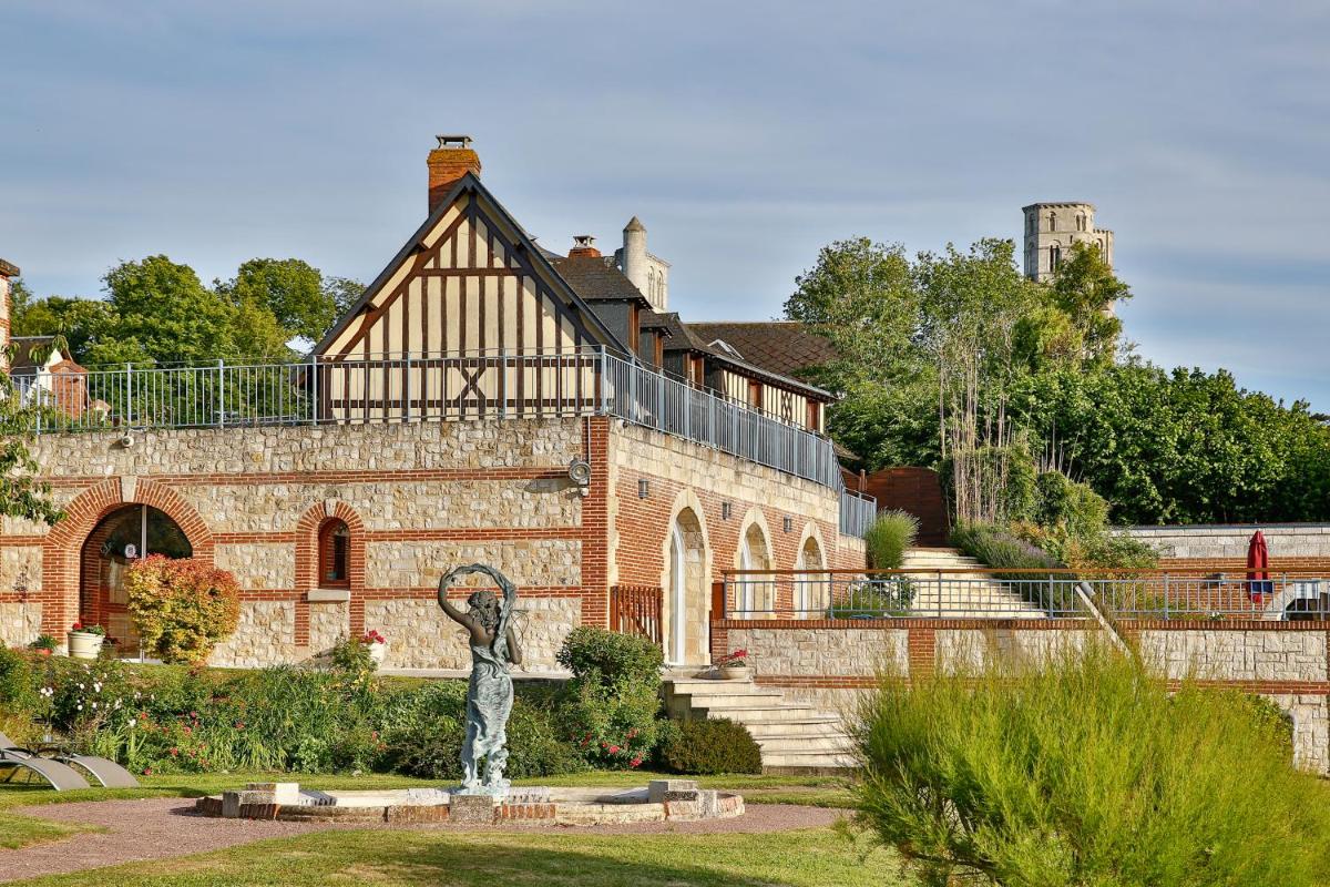 Jardin de l'établissement Demeures & Châteaux Hôtel Domaine le Clos des Fontaines