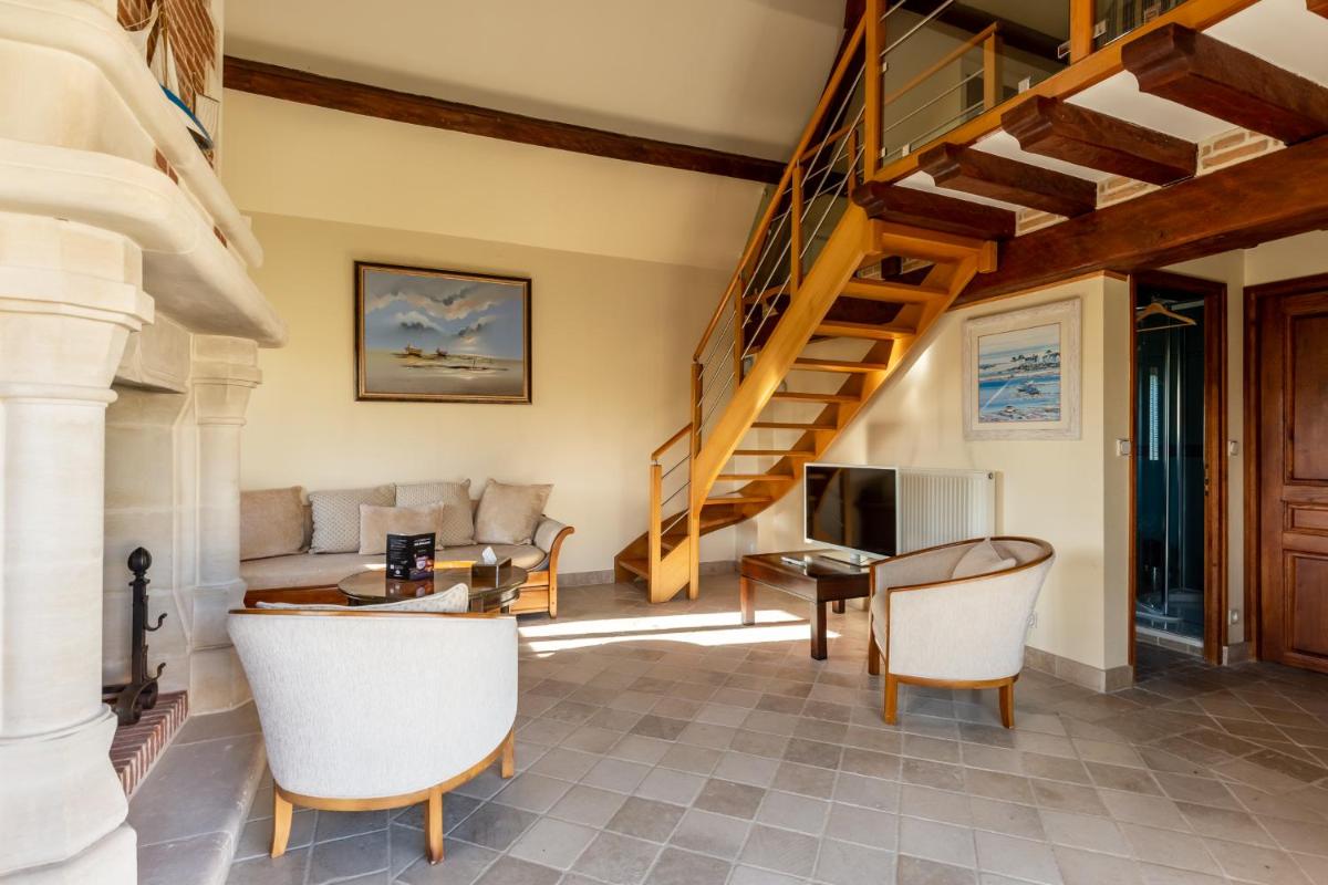 Coin salon dans l'établissement Demeures & Châteaux Hôtel Domaine le Clos des Fontaines