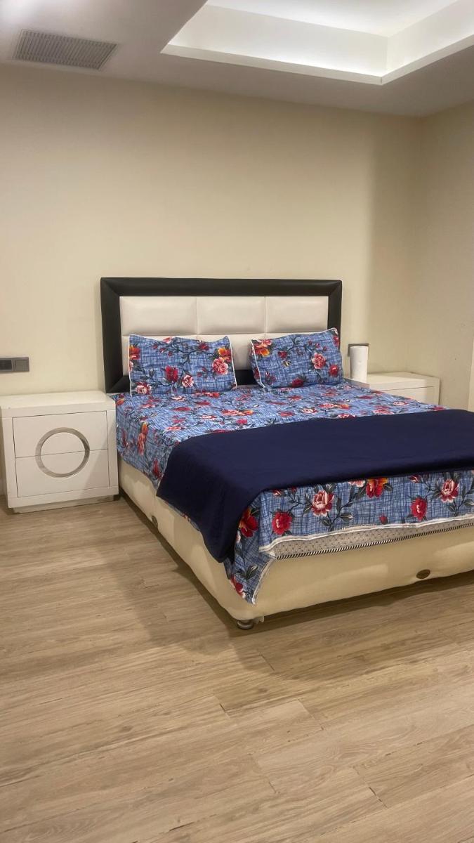 Suitetrails - Luxury Apartment with City Skyline View