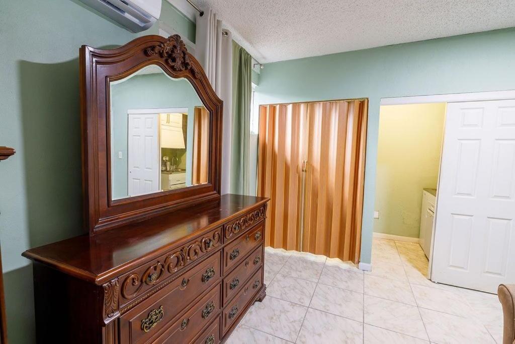 Private Suite in North Miami - Housity