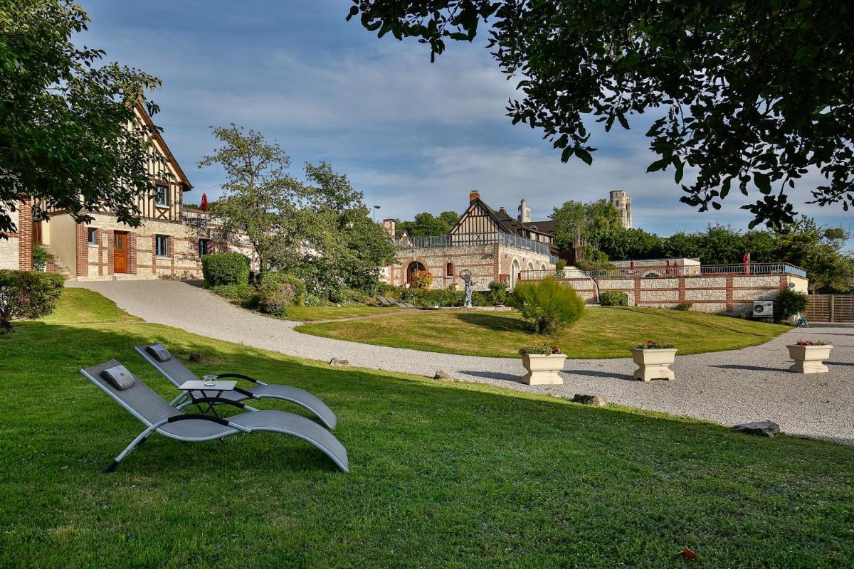 Jardin de l'établissement Demeures & Châteaux Hôtel Domaine le Clos des Fontaines