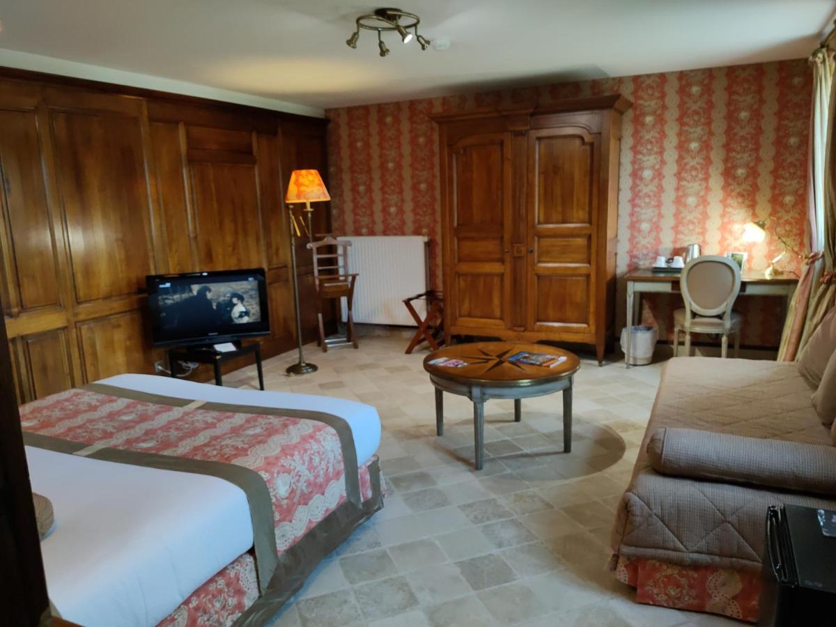 Télévision ou salle de divertissement dans l'établissement Demeures & Châteaux Hôtel Domaine le Clos des Fontaines