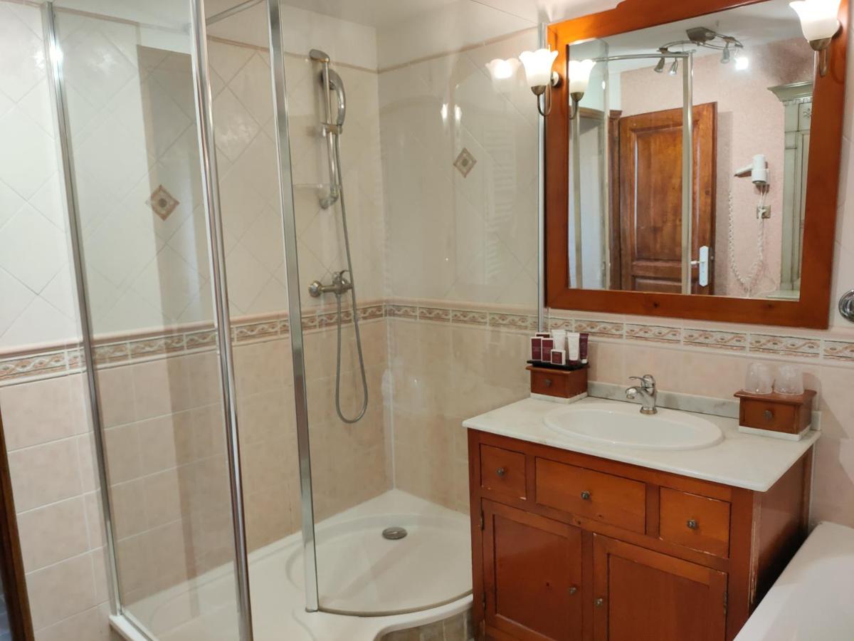 Salle de bains dans l'établissement Demeures & Châteaux Hôtel Domaine le Clos des Fontaines