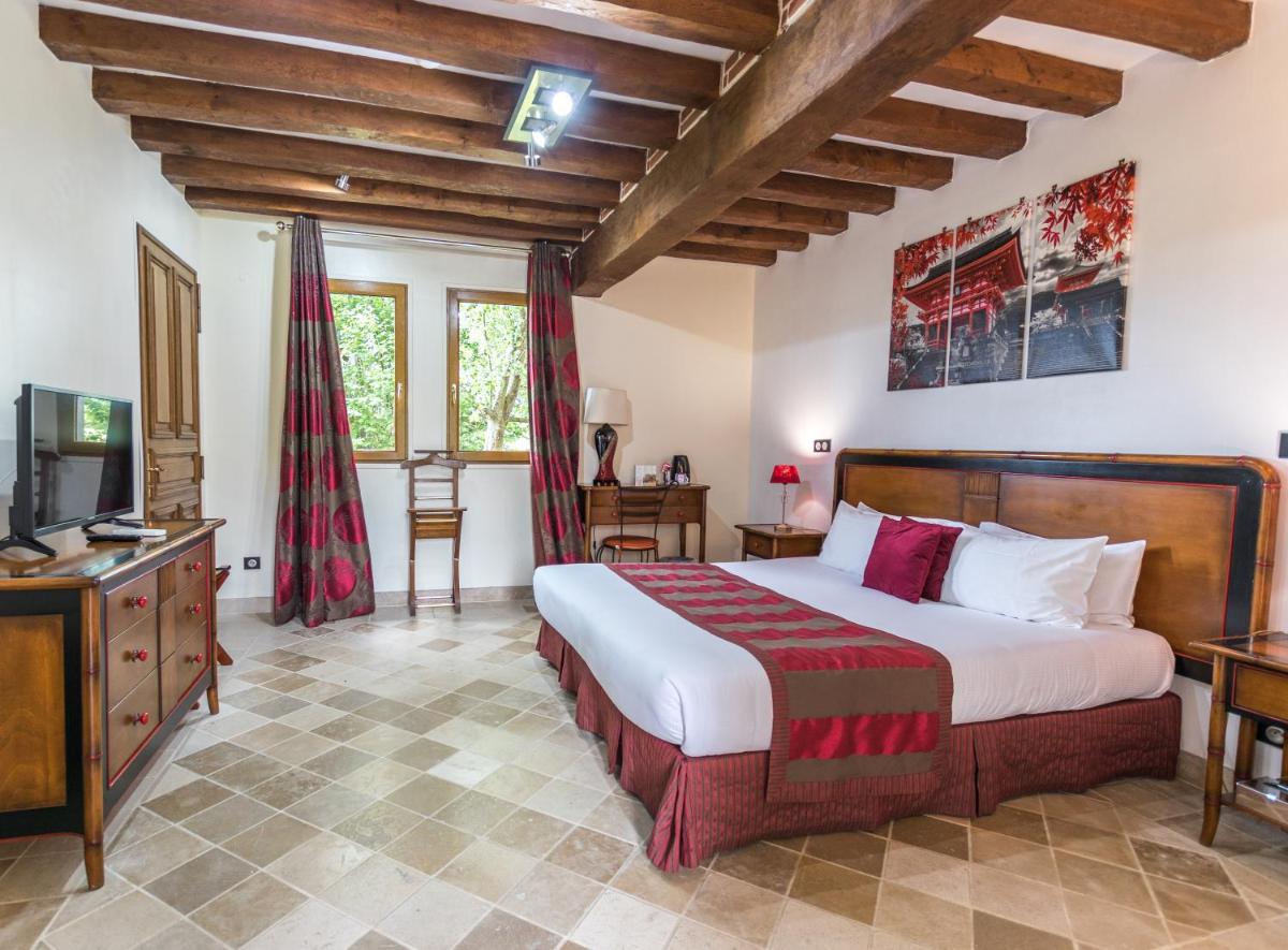 Télévision ou salle de divertissement dans l'établissement Demeures & Châteaux Hôtel Domaine le Clos des Fontaines