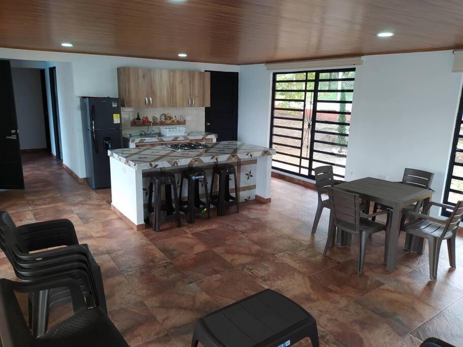 Cueva los Armadillos Lodge, Cabaña, Piscina, Inte. - Housity