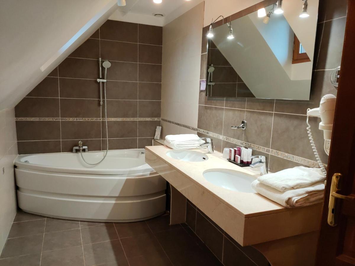 Salle de bains dans l'établissement Demeures & Châteaux Hôtel Domaine le Clos des Fontaines