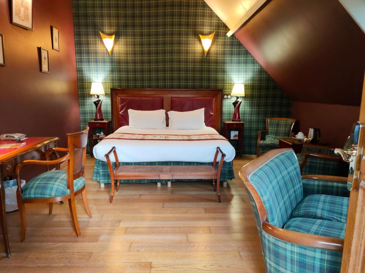 Coin salon dans l'établissement Demeures & Châteaux Hôtel Domaine le Clos des Fontaines
