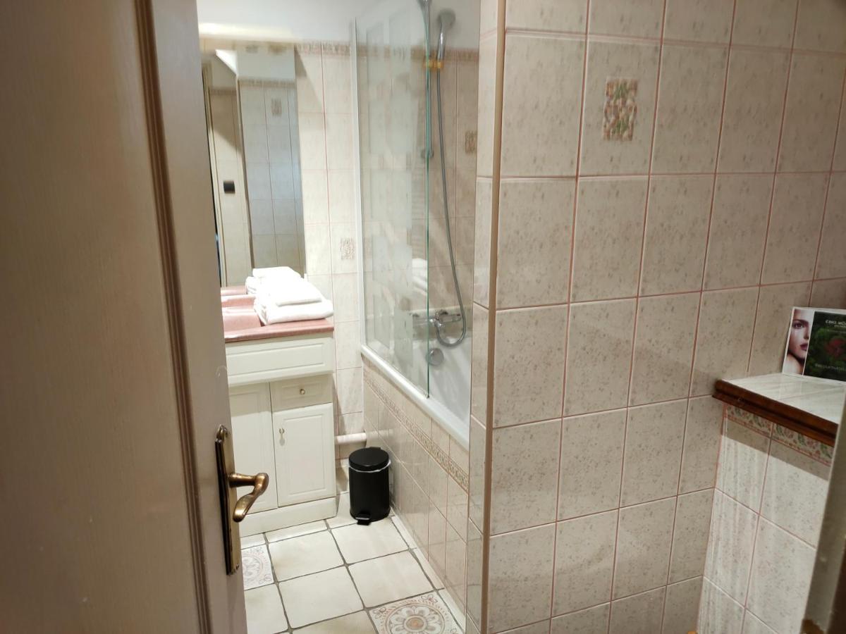 Salle de bains dans l'établissement Demeures & Châteaux Hôtel Domaine le Clos des Fontaines