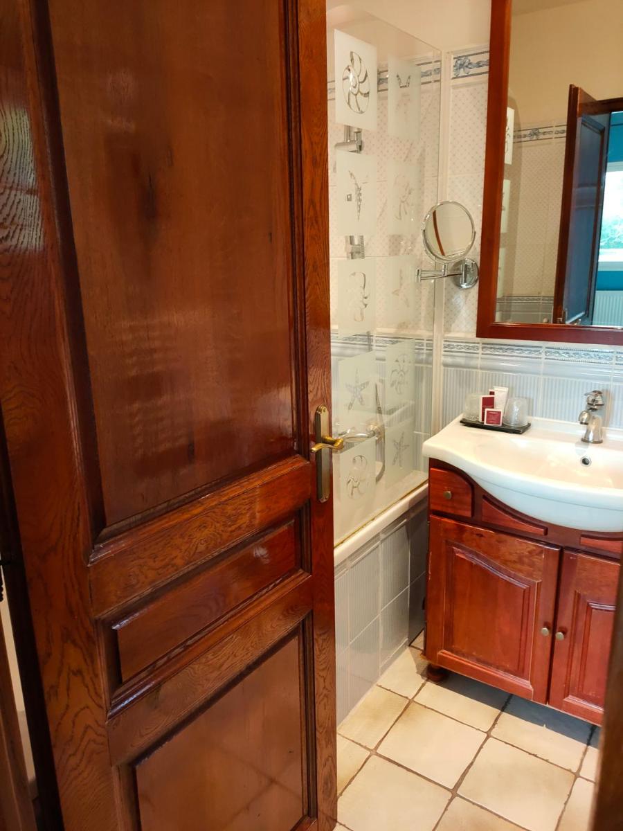 Salle de bains dans l'établissement Demeures & Châteaux Hôtel Domaine le Clos des Fontaines