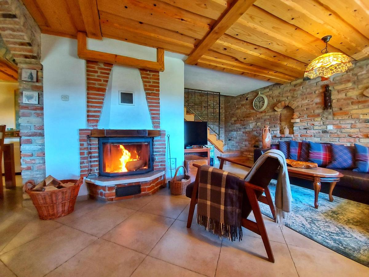 Peter's Pine Cottage - Housity