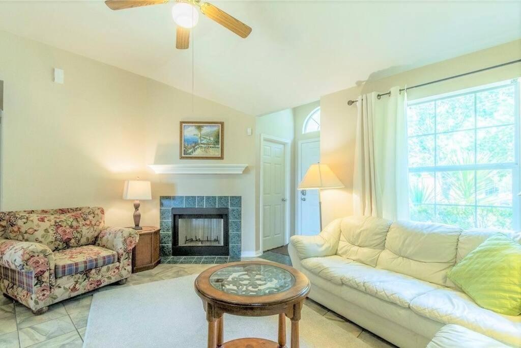Austin Suburban Home-Hamilton-Entire House - Housity