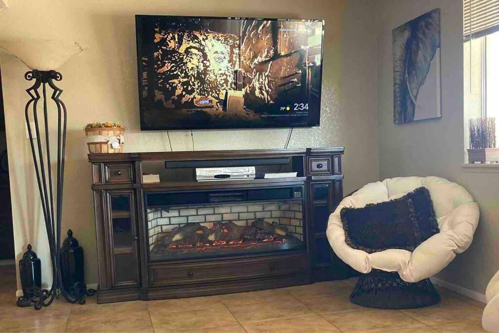 County Meadows Community home with non heated private pool - Housity