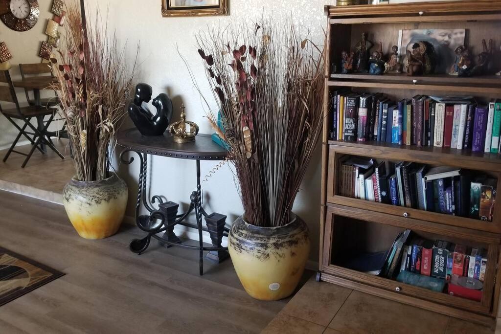 County Meadows Community home with non heated private pool - Housity