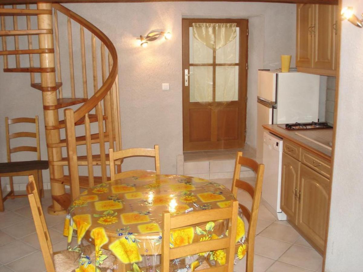 Gîte Saint-Pourçain-sur-Sioule, 2 pièces, 2 personnes - FR-1-489-30 - Housity