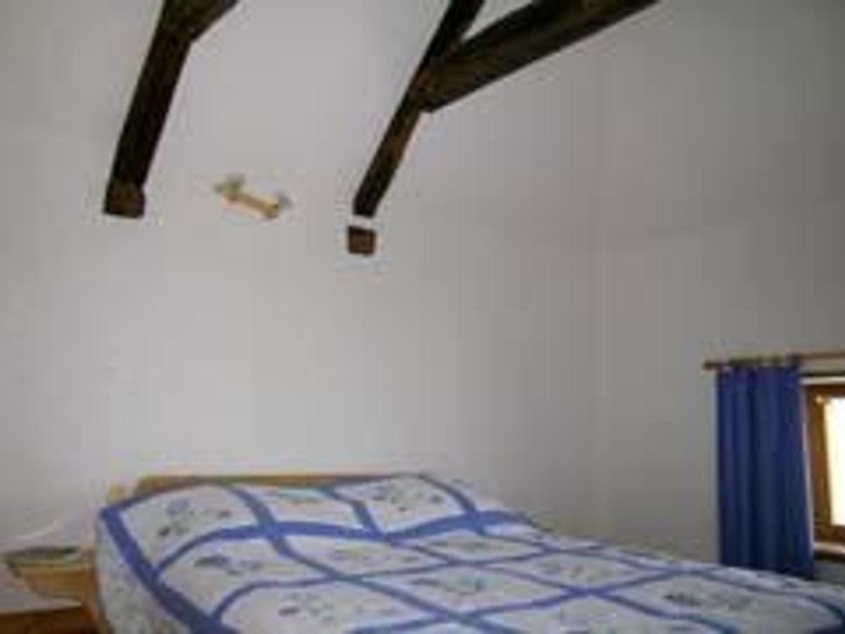 Gîte Saint-Pourçain-sur-Sioule, 2 pièces, 2 personnes - FR-1-489-30 - Housity