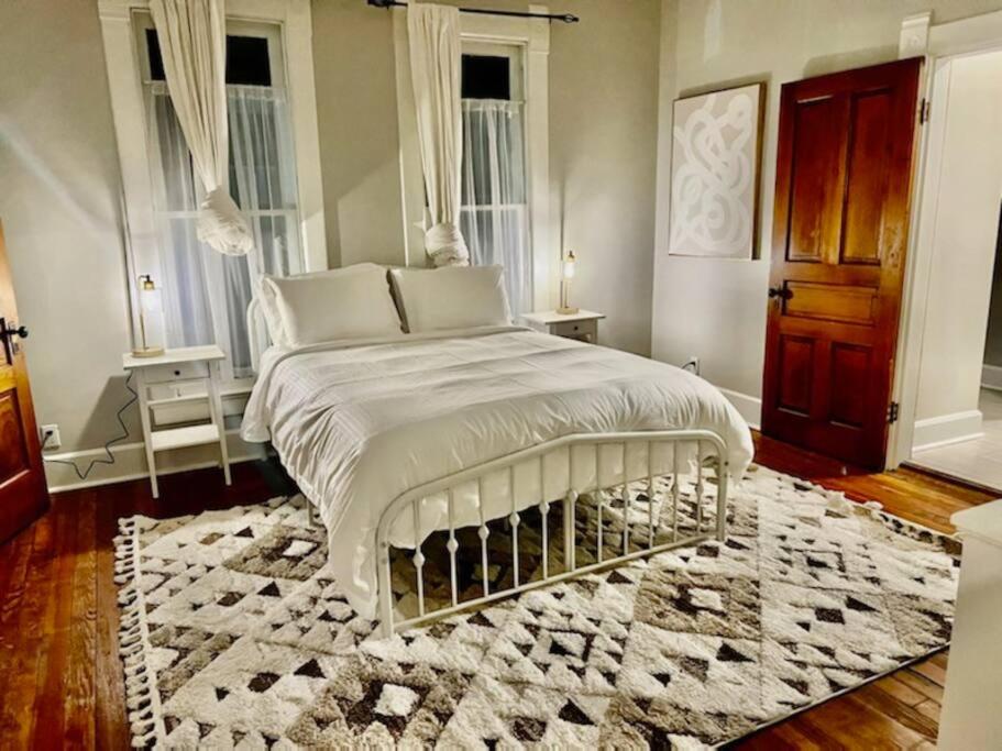 Historic Fletcherplace sleeps 12 Indy downtown - Housity