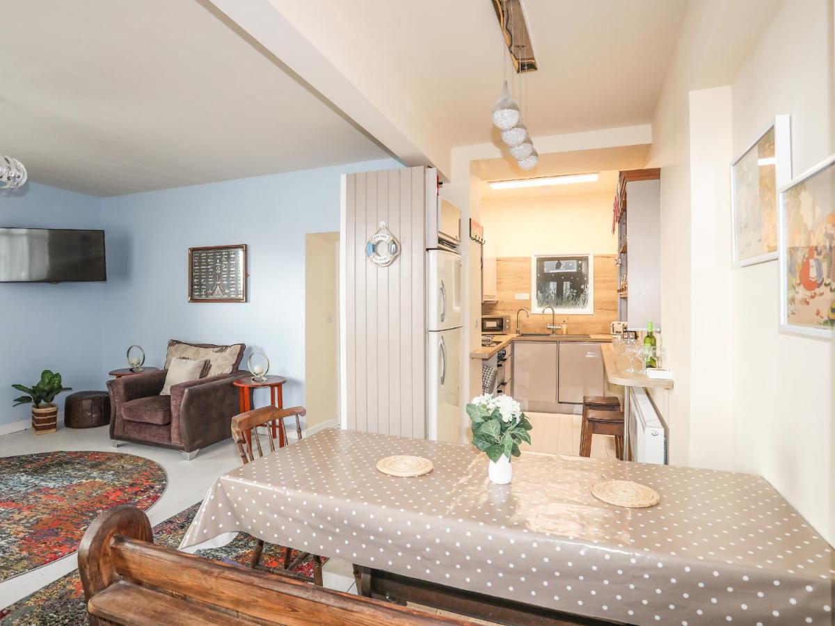 Gadlys House 62 - Housity