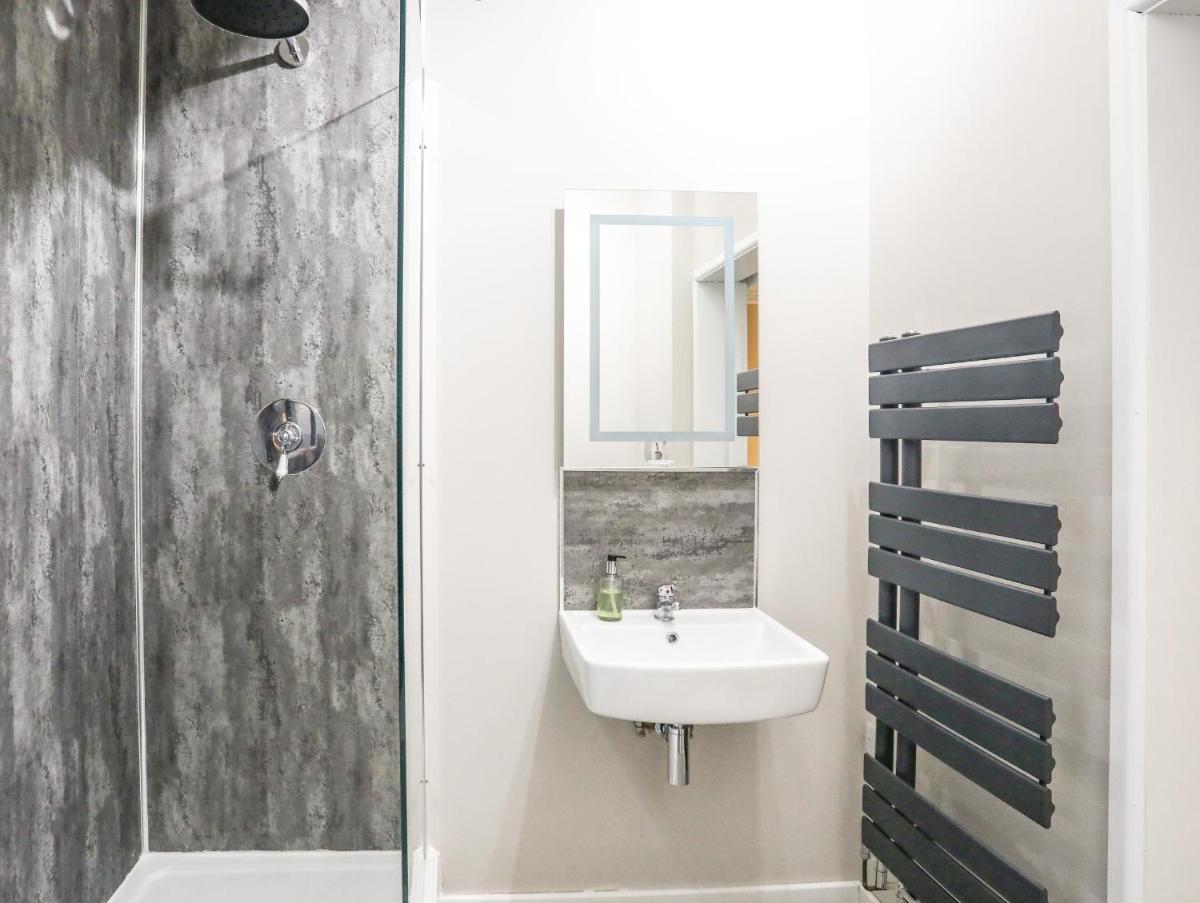 Gadlys House 62 - Housity