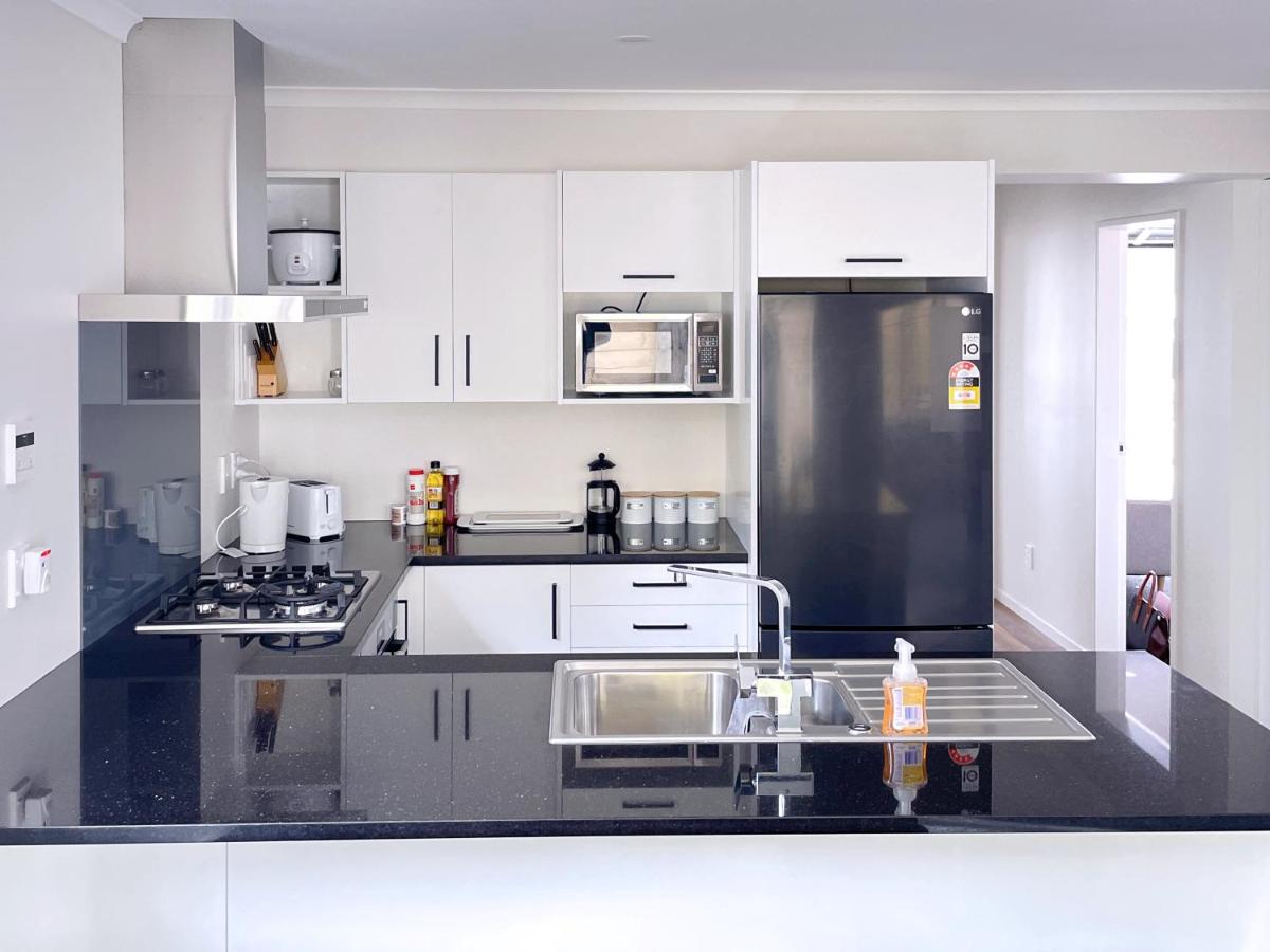 NO PARTY ALLOWED, Brand new! Free unlimited fiber wifi - Housity