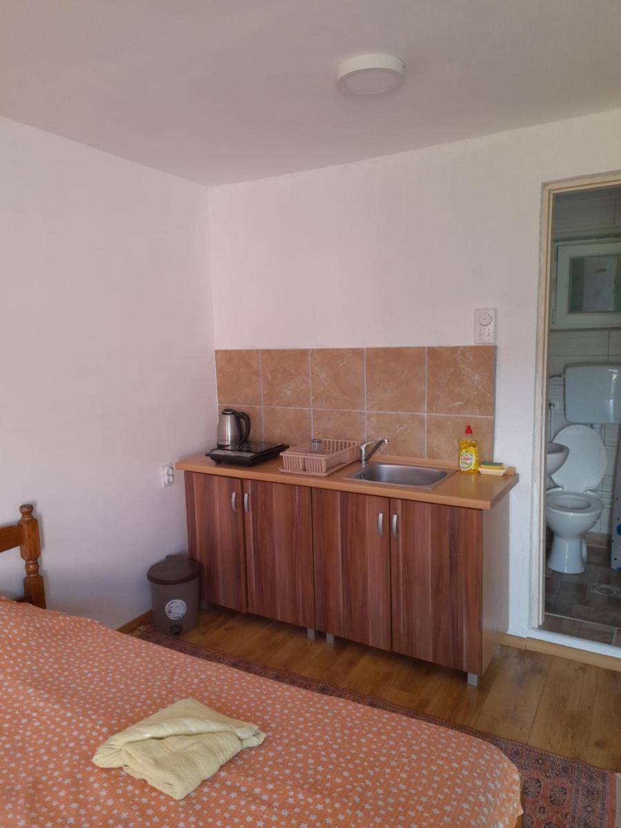 Stefanović - Studio 1 - Housity