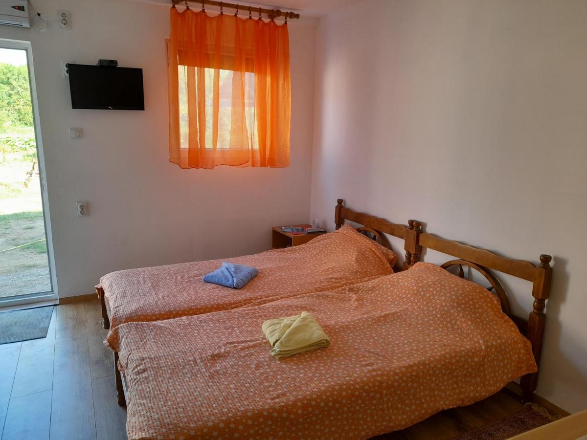 Stefanović - Studio 1 - Housity