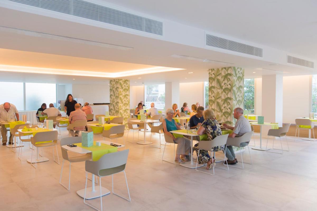 Clientes alojados en Hotel Anfora Ibiza