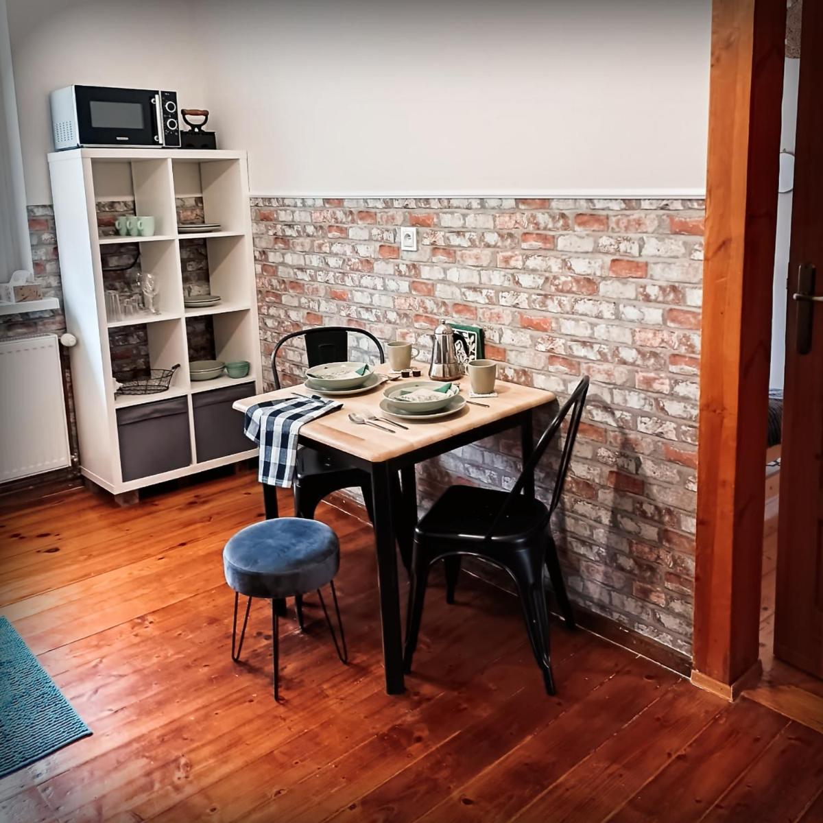 Retro House - Housity