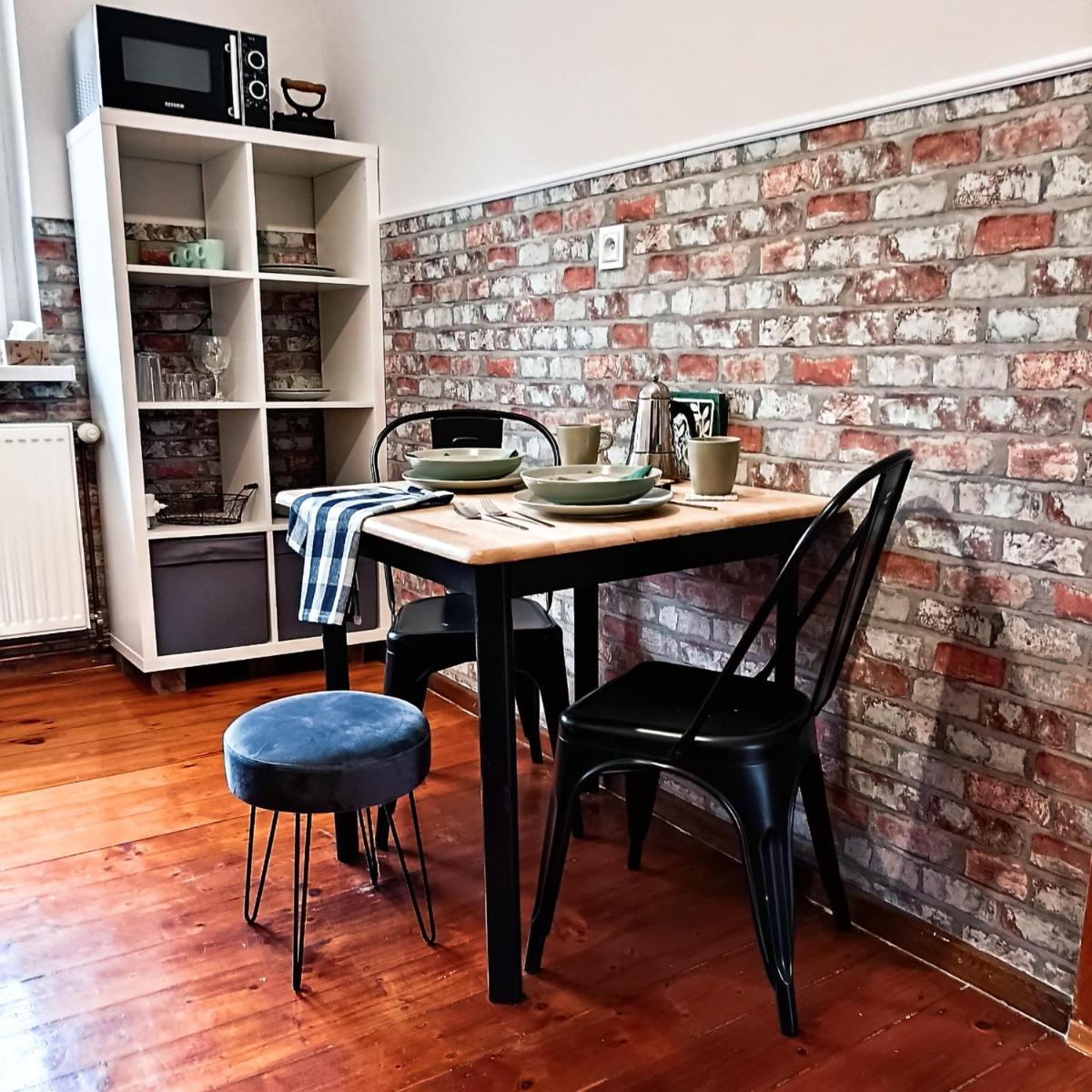Retro House - Housity