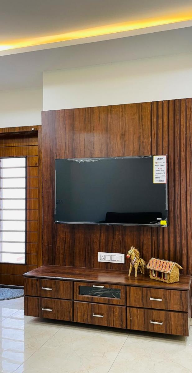 Luxurious 3 BHK Villa In Bhuj - Shivani Homestay - Housity