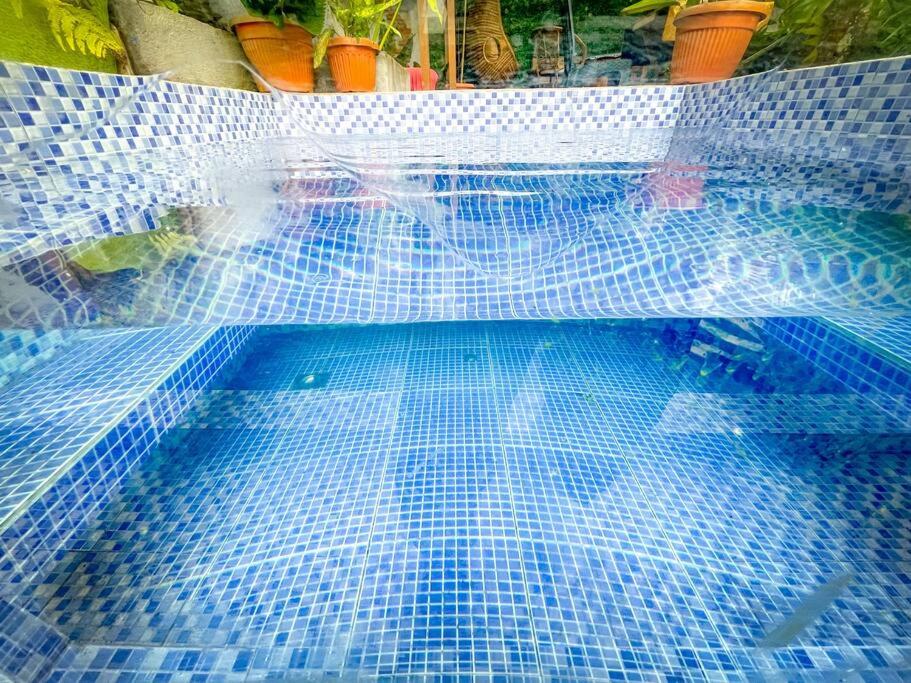 Unique Vacation House in Tagaytay with Swimming Pool - Housity