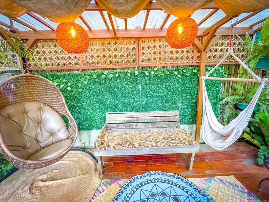 Unique Vacation House in Tagaytay with Swimming Pool - Housity