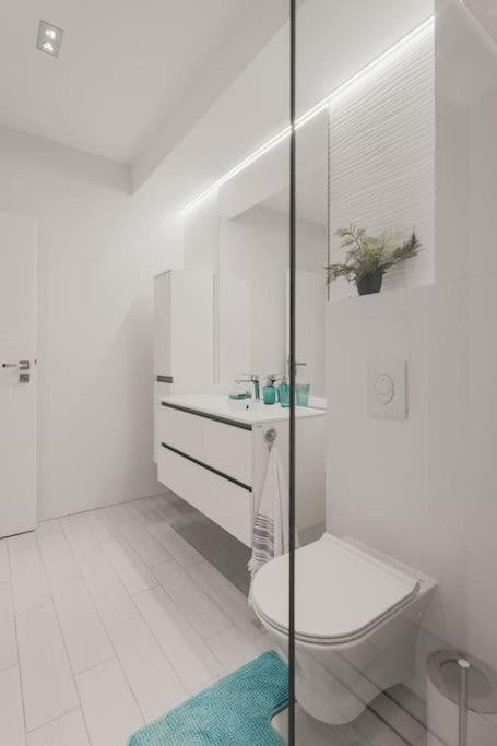 Ambassador Apartment - Housity