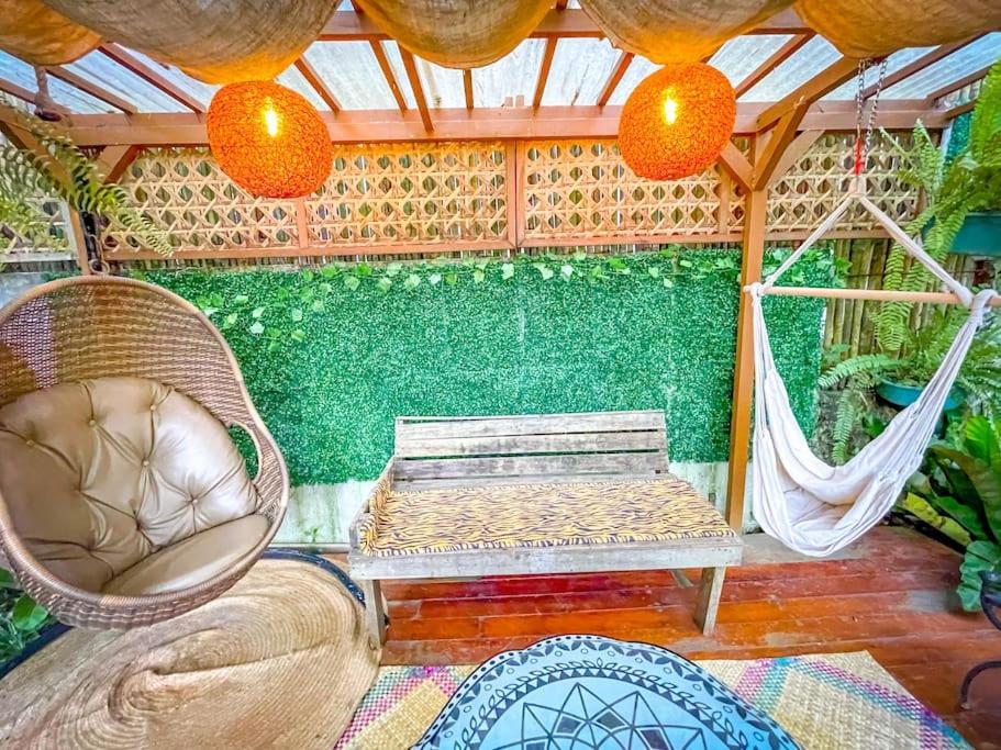 Unique Vacation House in Tagaytay with Pool (up to 14 Pax) - Housity