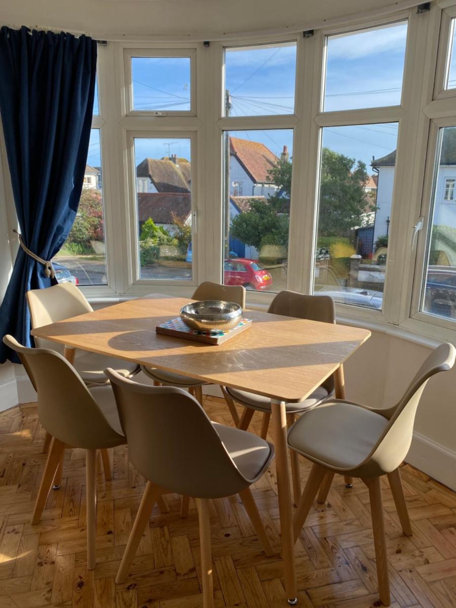 Suitetrails - Entire 2 bed property, 1 road back from the sea