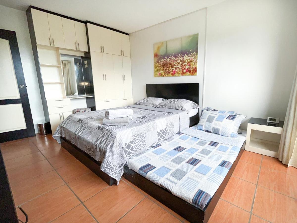 Suitetrails - Modern 2BR Condo Near SM with Free Parking Pool WIFI and Netflix